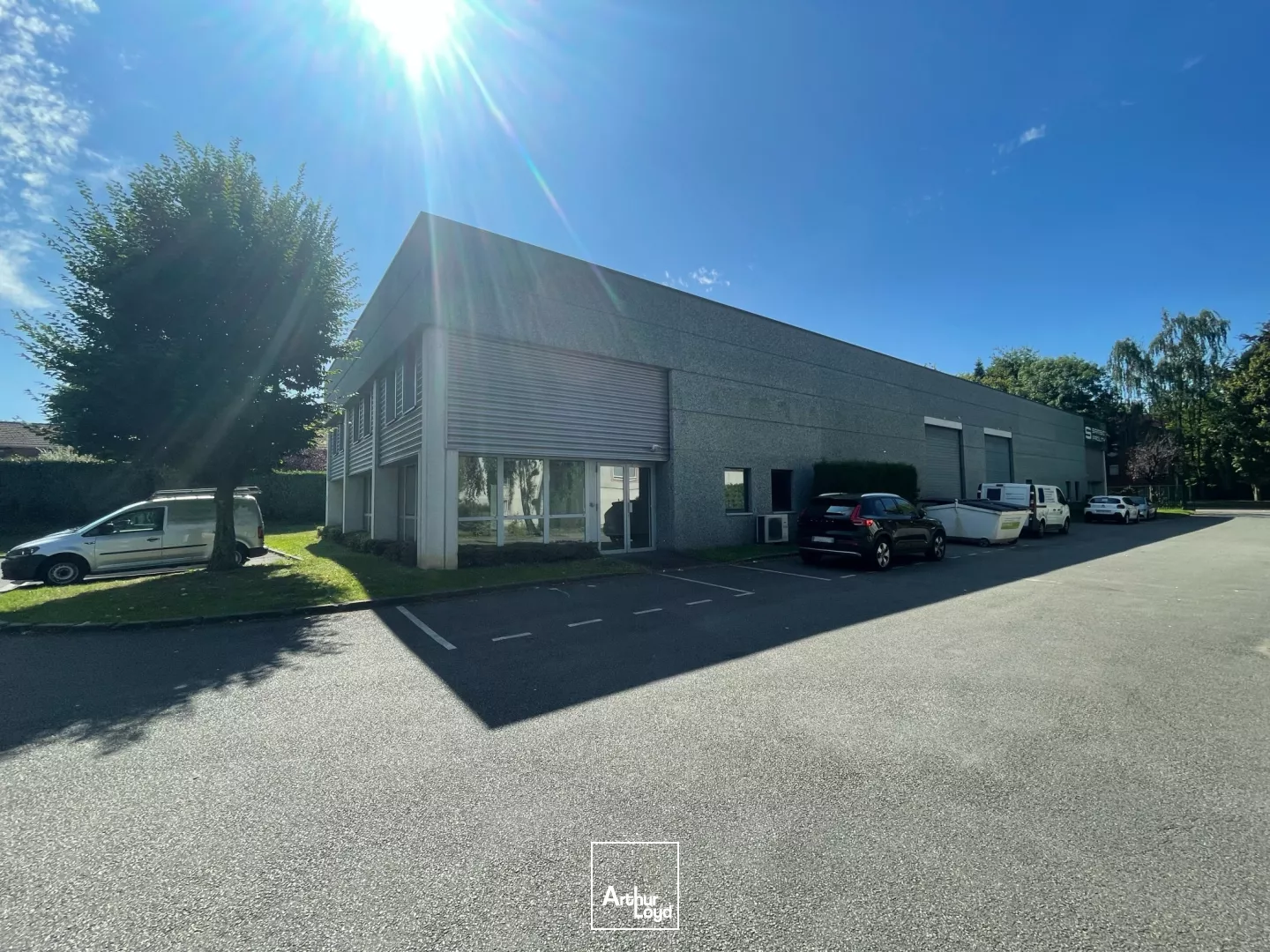 Proche de la Pilaterie, entrepôt de 430 m2 disponible à la location