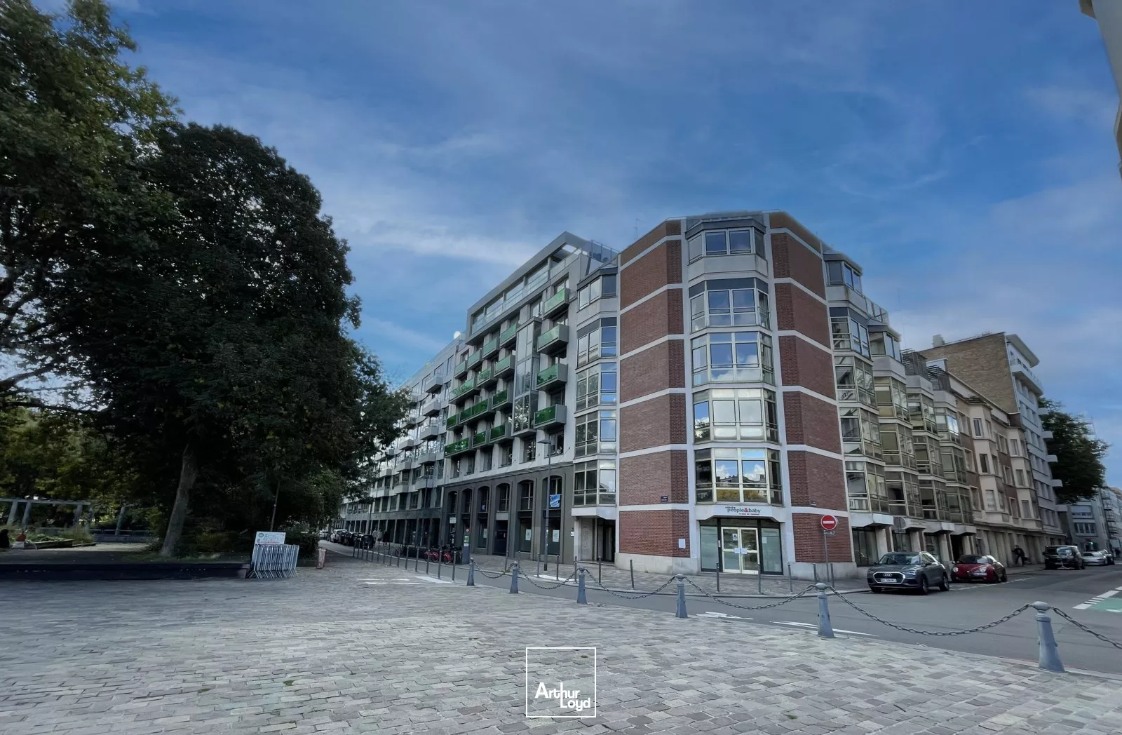 Bureaux Rénovés 265 m² Centre-Ville de Lille - Vue Quai du Wault, Parkings Privatifs