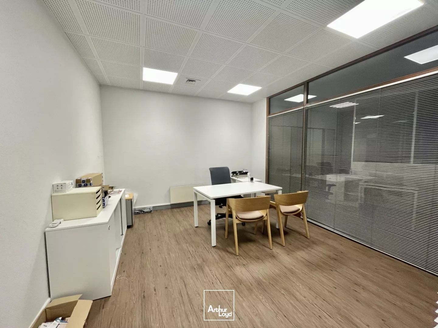 Bureaux à vendre Lomme - 230 m² lumineux avec visibilité exceptionnelle et patio privatif
