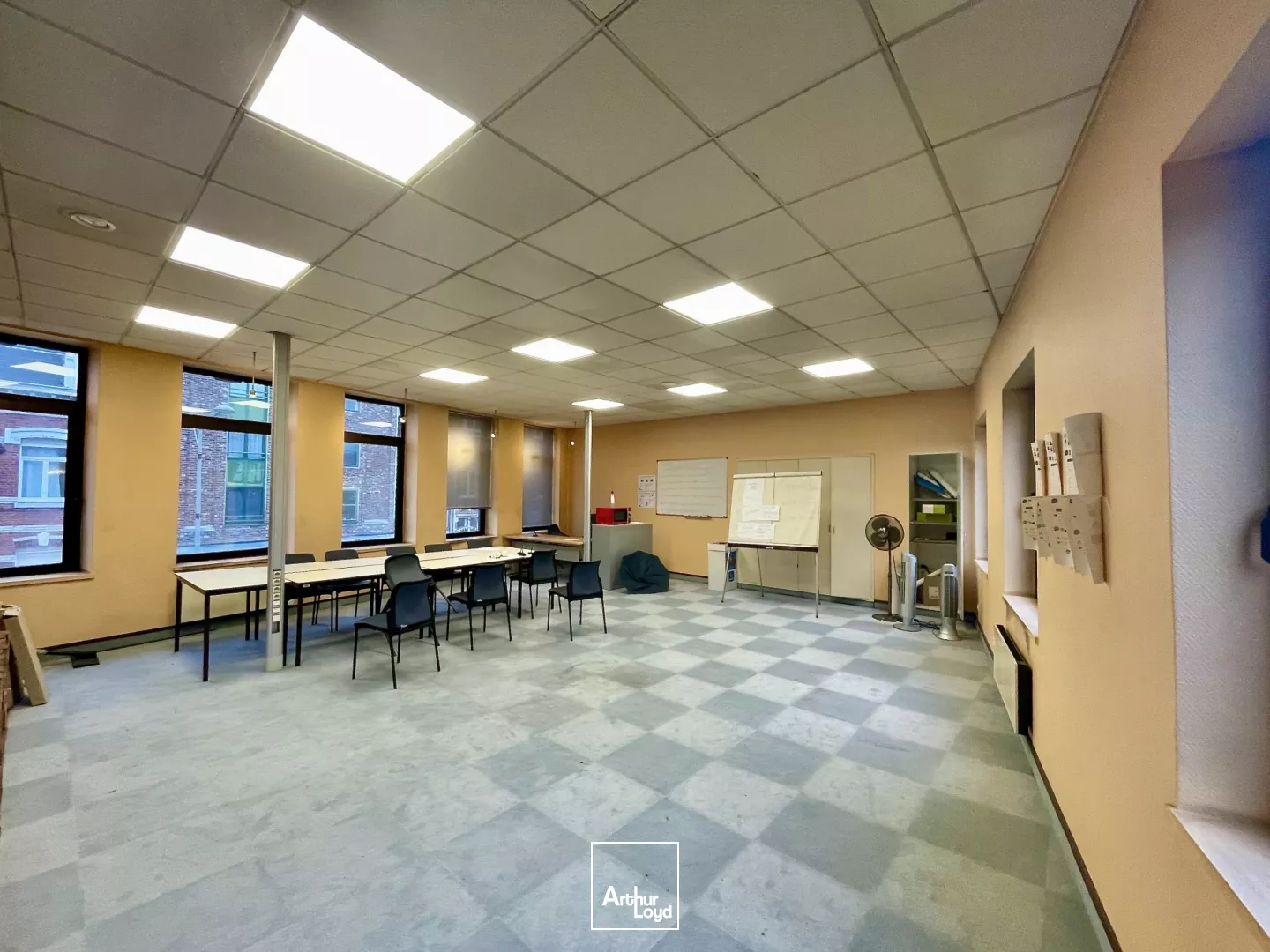 Bureaux à vendre Lomme - 230 m² lumineux avec visibilité exceptionnelle et patio privatif