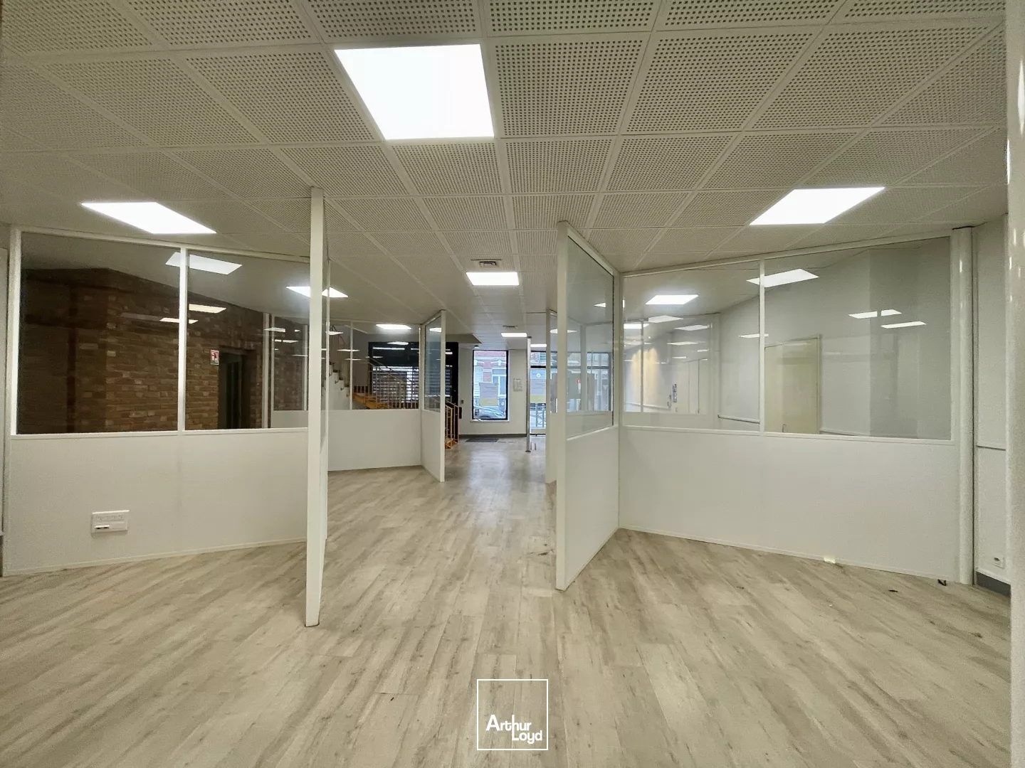 Bureaux à vendre Lomme - 230 m² lumineux avec visibilité exceptionnelle et patio privatif