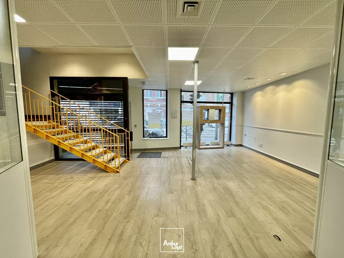 Bureaux à vendre Lomme - 230 m² lumineux avec visibilité exceptionnelle et patio privatif