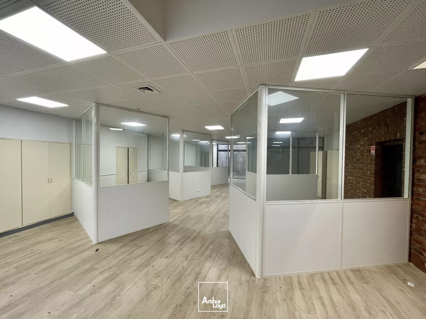 Bureaux à vendre Lomme - 230 m² lumineux avec visibilité exceptionnelle et patio privatif