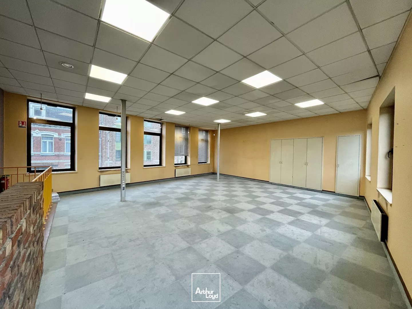 Bureaux à vendre Lomme - 230 m² lumineux avec visibilité exceptionnelle et patio privatif