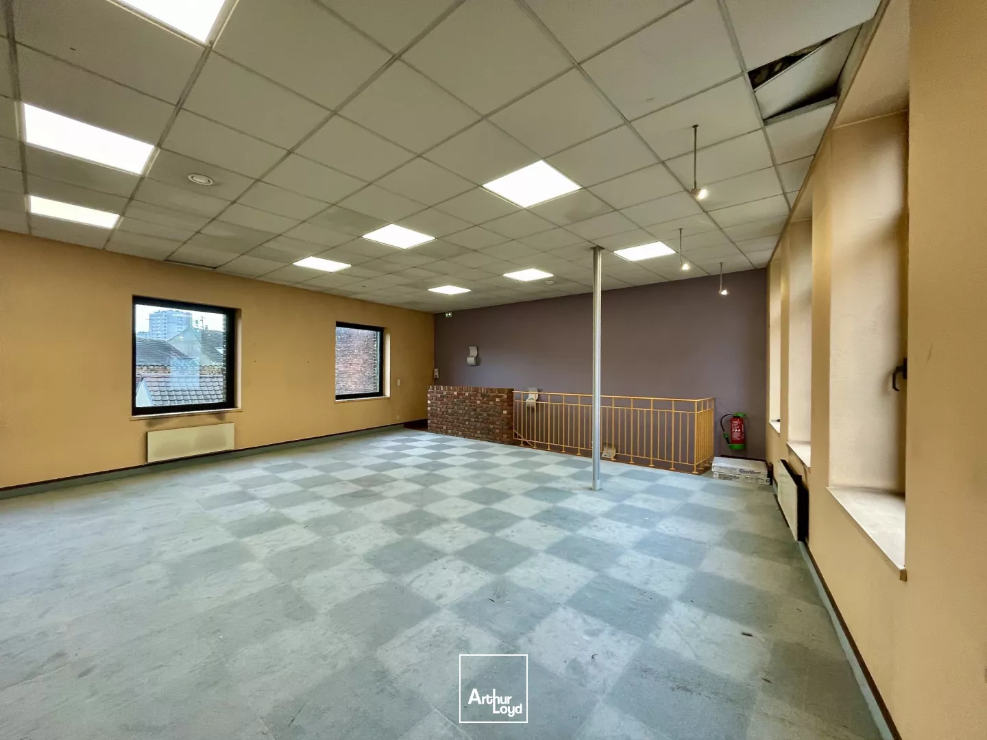 Bureaux à vendre Lomme - 230 m² lumineux avec visibilité exceptionnelle et patio privatif