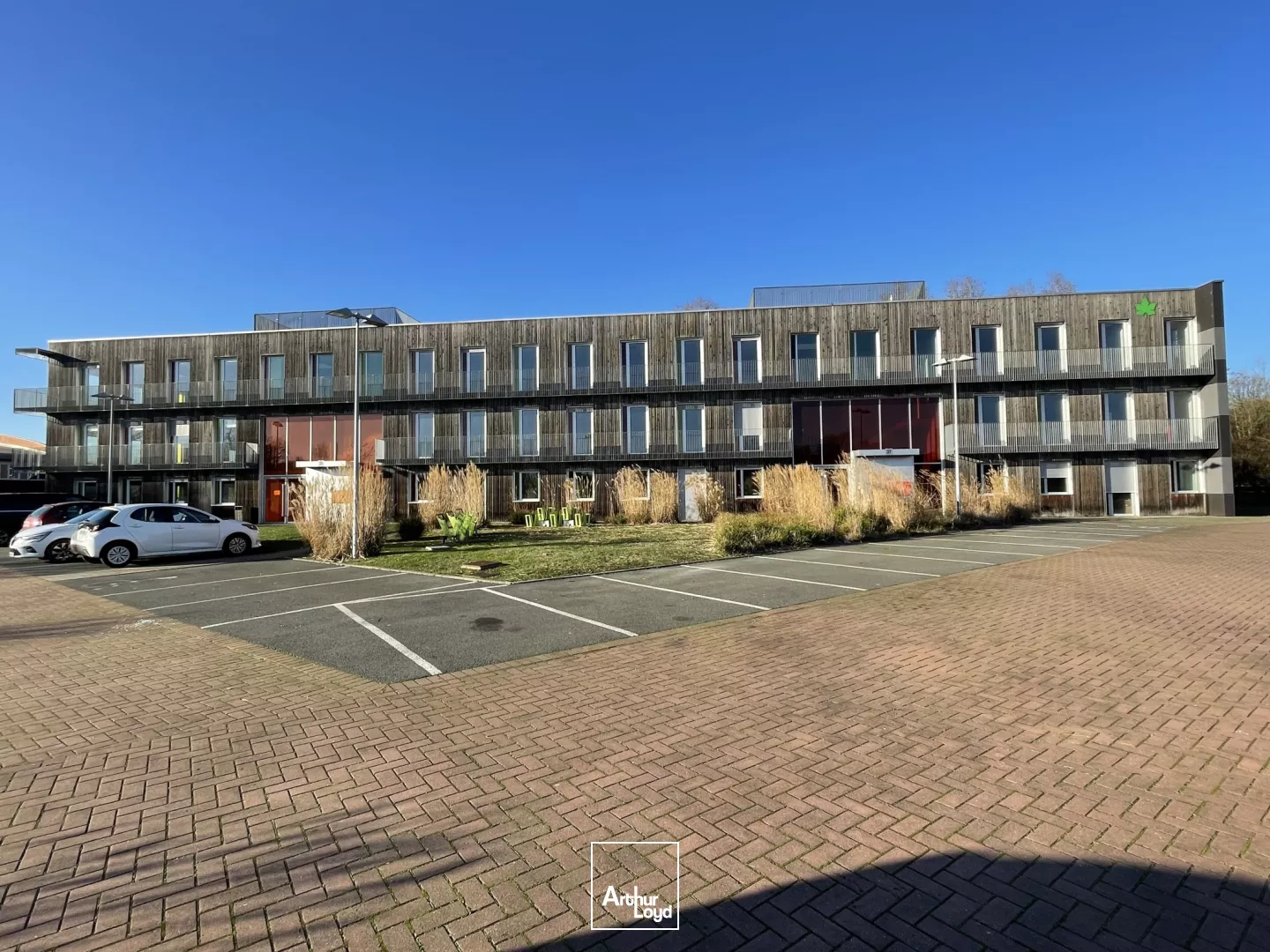 Bureaux à louer ou à vendre - Visibilité optimale & cadre verdoyant à Villeneuve d'Ascq
