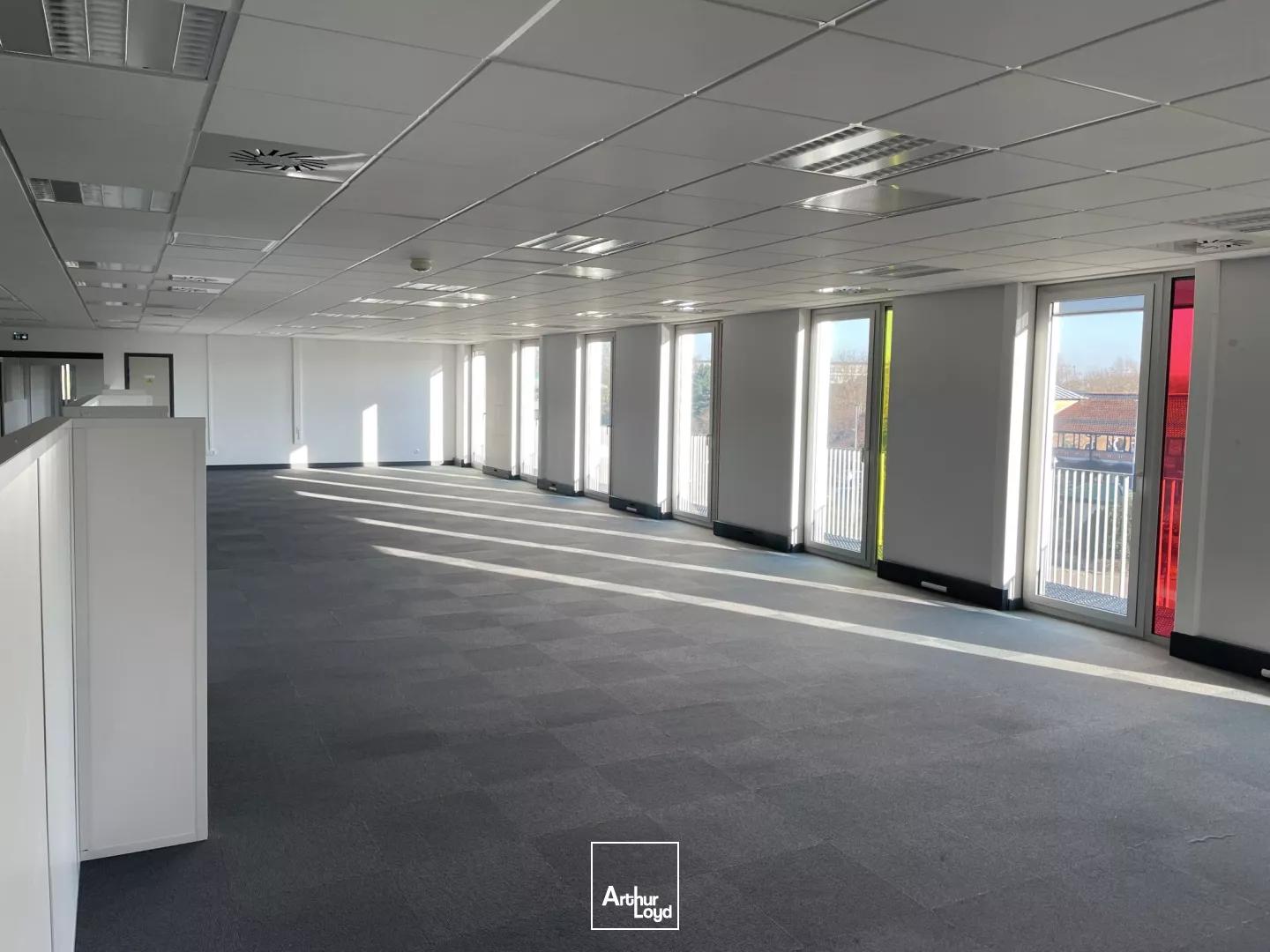 Bureaux à louer ou à vendre - Visibilité optimale & cadre verdoyant à Villeneuve d'Ascq