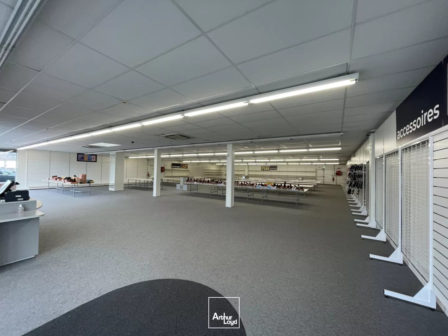 Emplacement à louer de 774 m2 env à Bois Grenier 