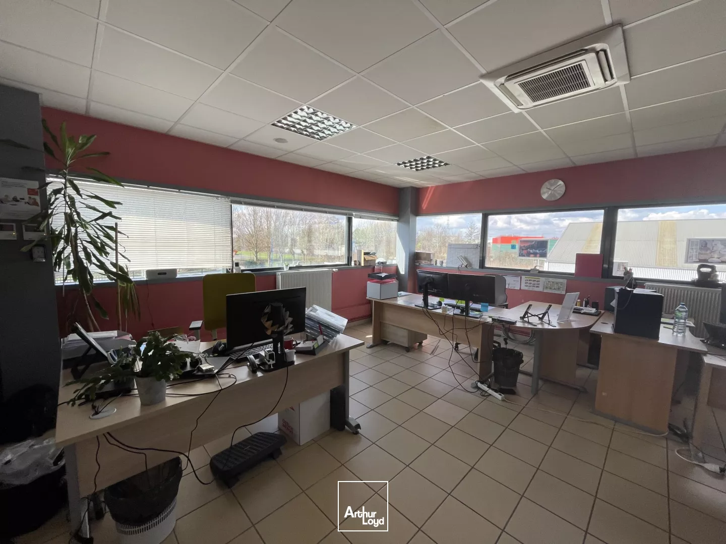 ENTREPOT A LOUER AVEC ACCES IMMEDIAT AUTOROUTE