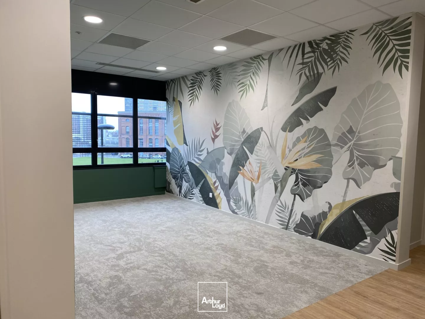 Surface de Bureaux 1 675 m² à Louer au Parc des 7 Lieues, Roubaix - Proximité Tramway et Commerces