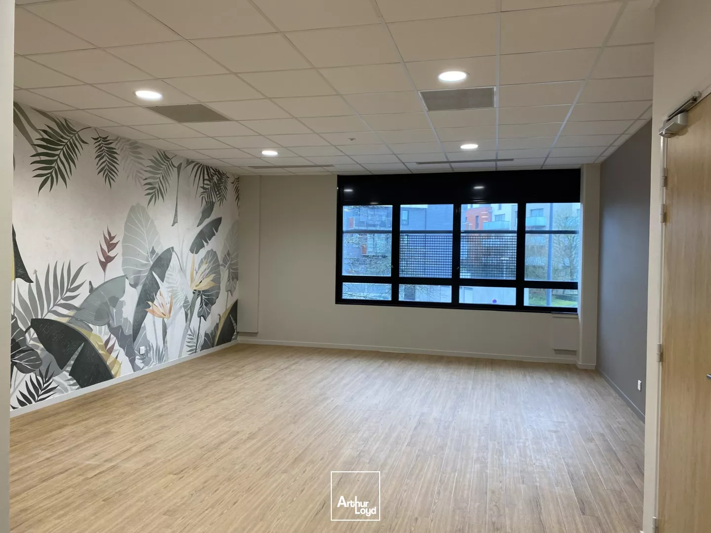 Surface de Bureaux 1 675 m² à Louer au Parc des 7 Lieues, Roubaix - Proximité Tramway et Commerces