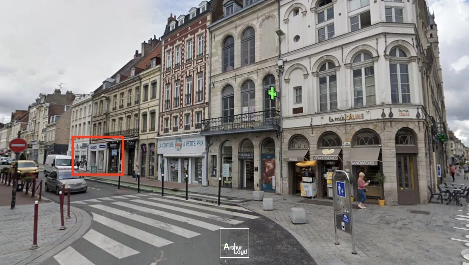 Local commercial à vendre ou à louer de 170m2 en emplacement numéro 1 proche place d'Armes à DOUAI-extraction possible