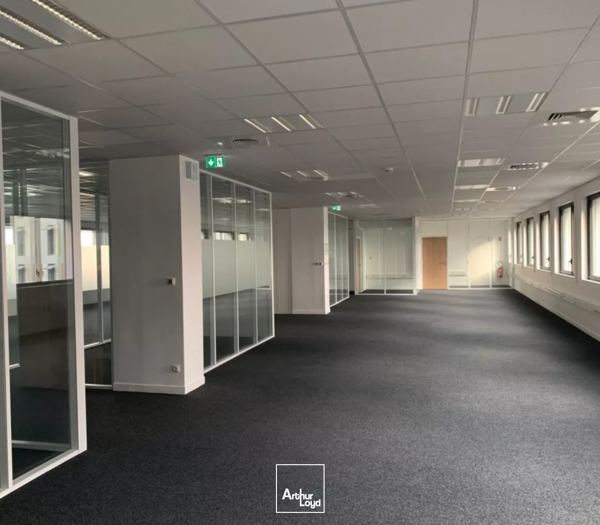 Plateaux de bureaux à louer au pied du stade Décathlon Arena - Parkings en sous-sol