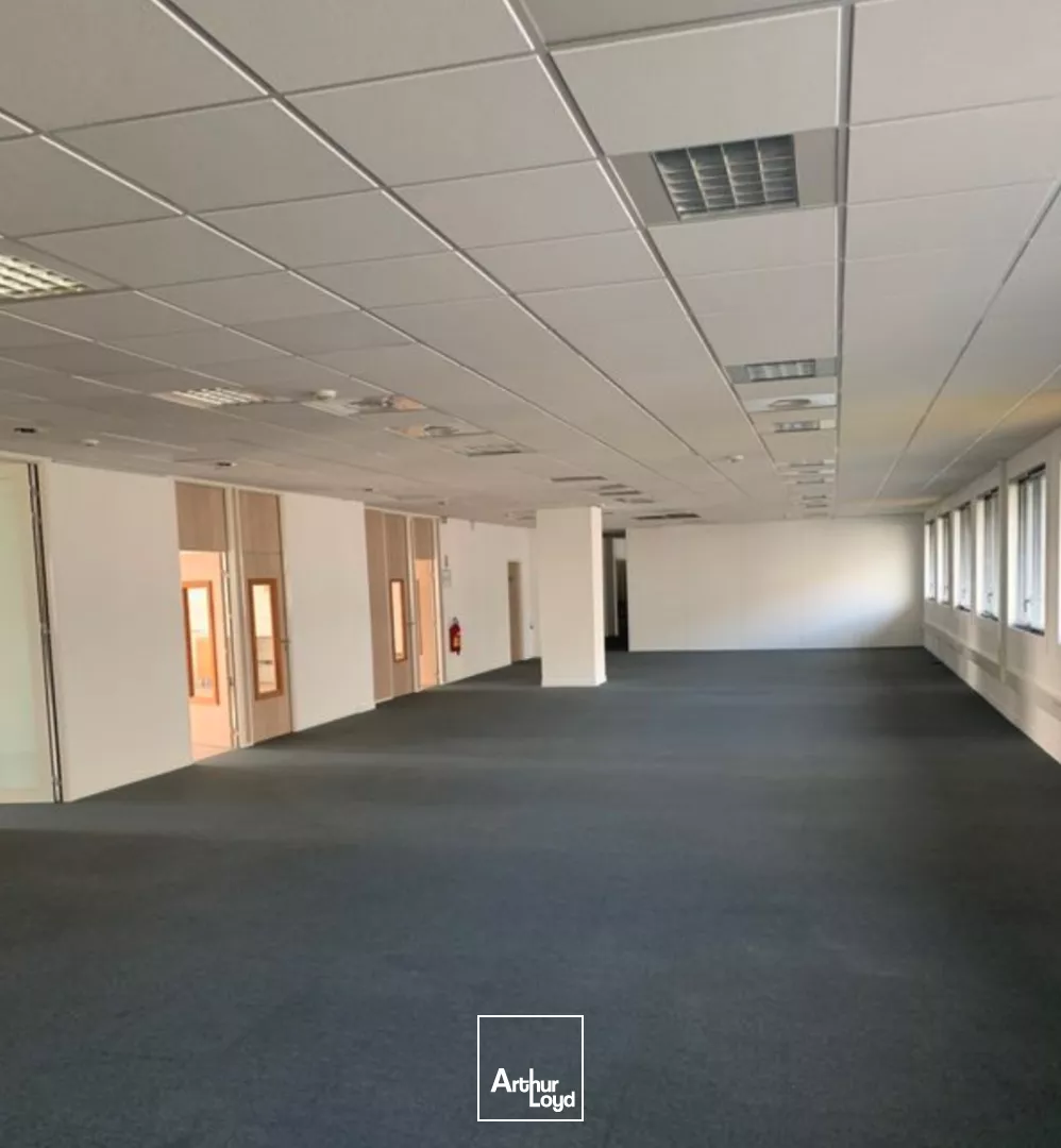 Plateaux de bureaux à louer au pied du stade Décathlon Arena - Parkings en sous-sol