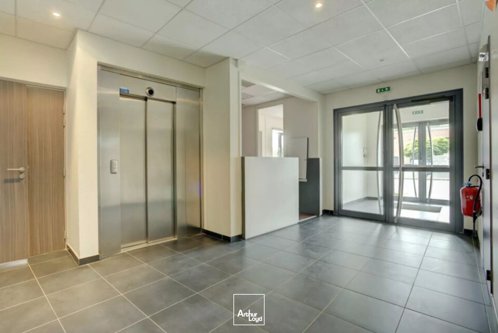 Secteur GRANDS BOULEVARDS, à quelques minutes de Lille.Nous vous proposons dans un Parc tertiaire sécurisé à proximité du Tramway, des axes routiers et du Carrefour Wasquehal, plusie...