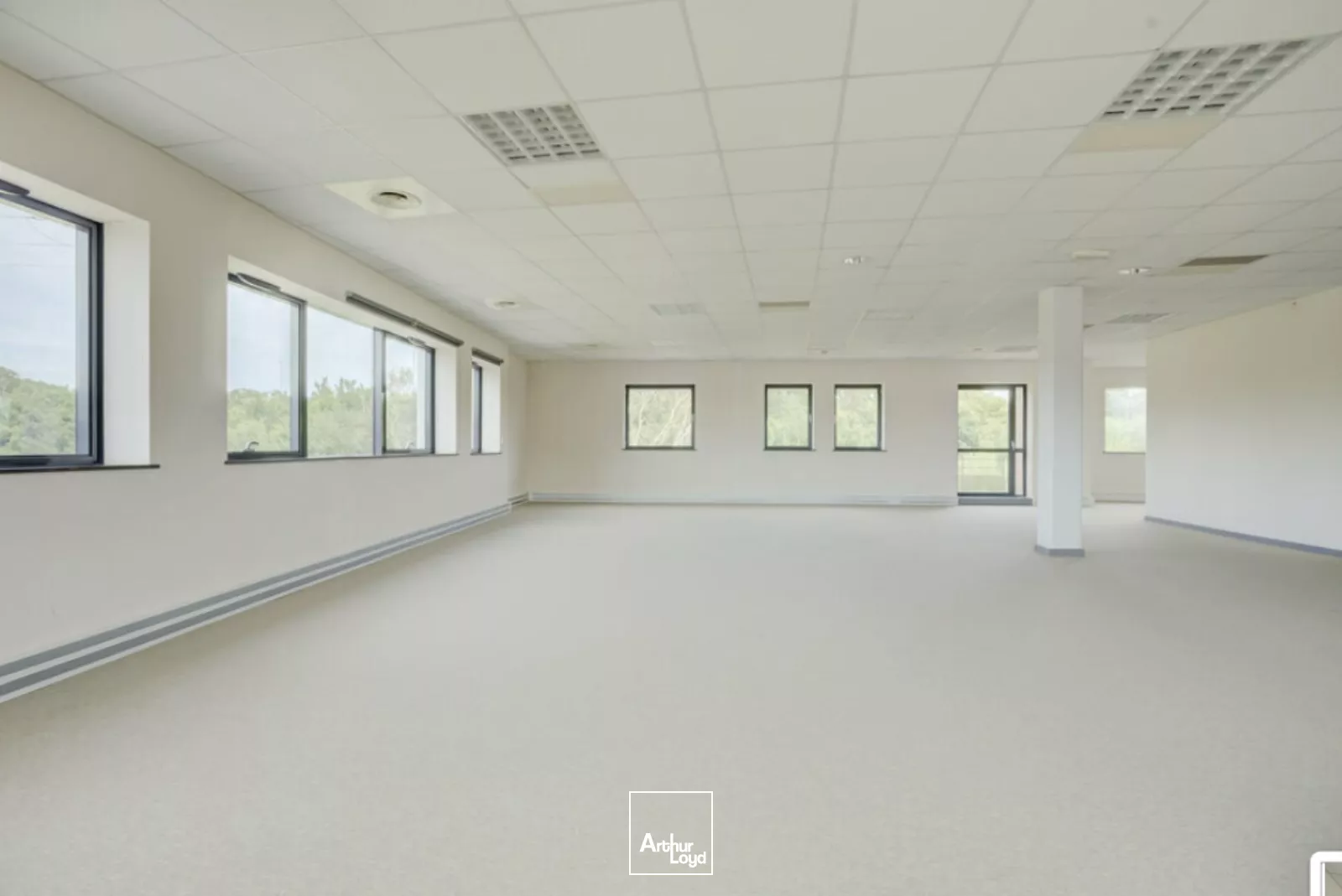 Secteur GRANDS BOULEVARDS, à quelques minutes de Lille.Nous vous proposons dans un Parc tertiaire sécurisé à proximité du Tramway, des axes routiers et du Carrefour Wasquehal, plusie...