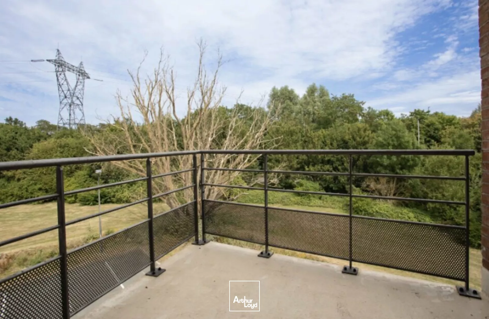 Secteur GRANDS BOULEVARDS, à quelques minutes de Lille.Nous vous proposons dans un Parc tertiaire sécurisé à proximité du Tramway, des axes routiers et du Carrefour Wasquehal, plusie...