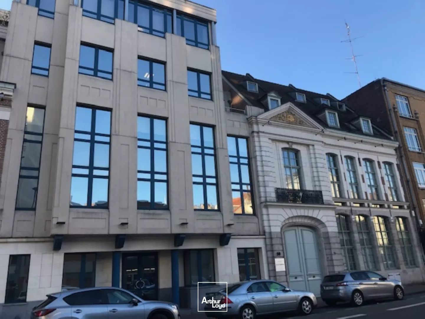 Bureaux rénovés avec parkings - Emplacement stratégique, immeuble de standing