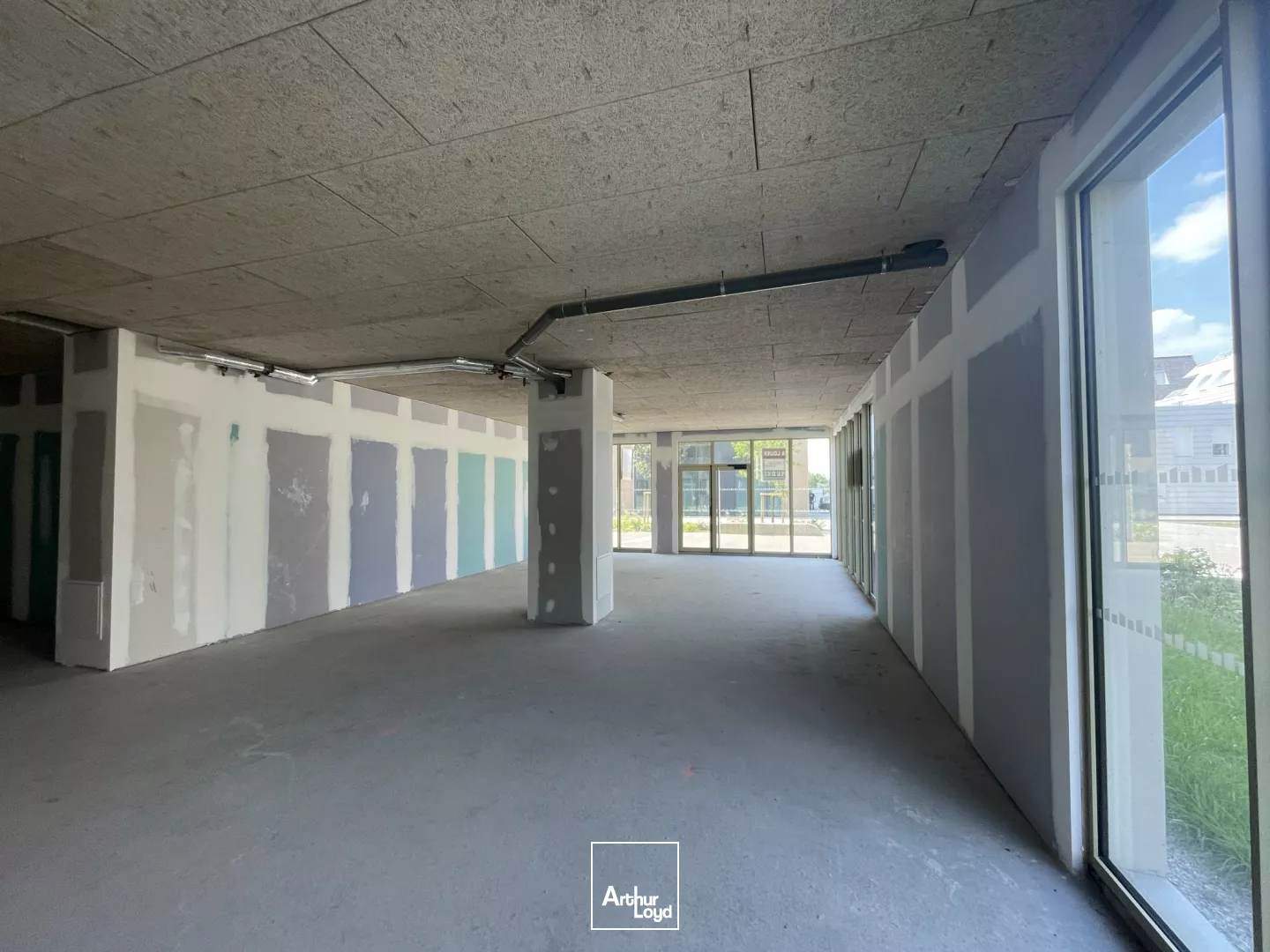 Rez-de-chaussée commercial à Louer de environ 132 m2 - Secteur Villeneuve d'Ascq. 