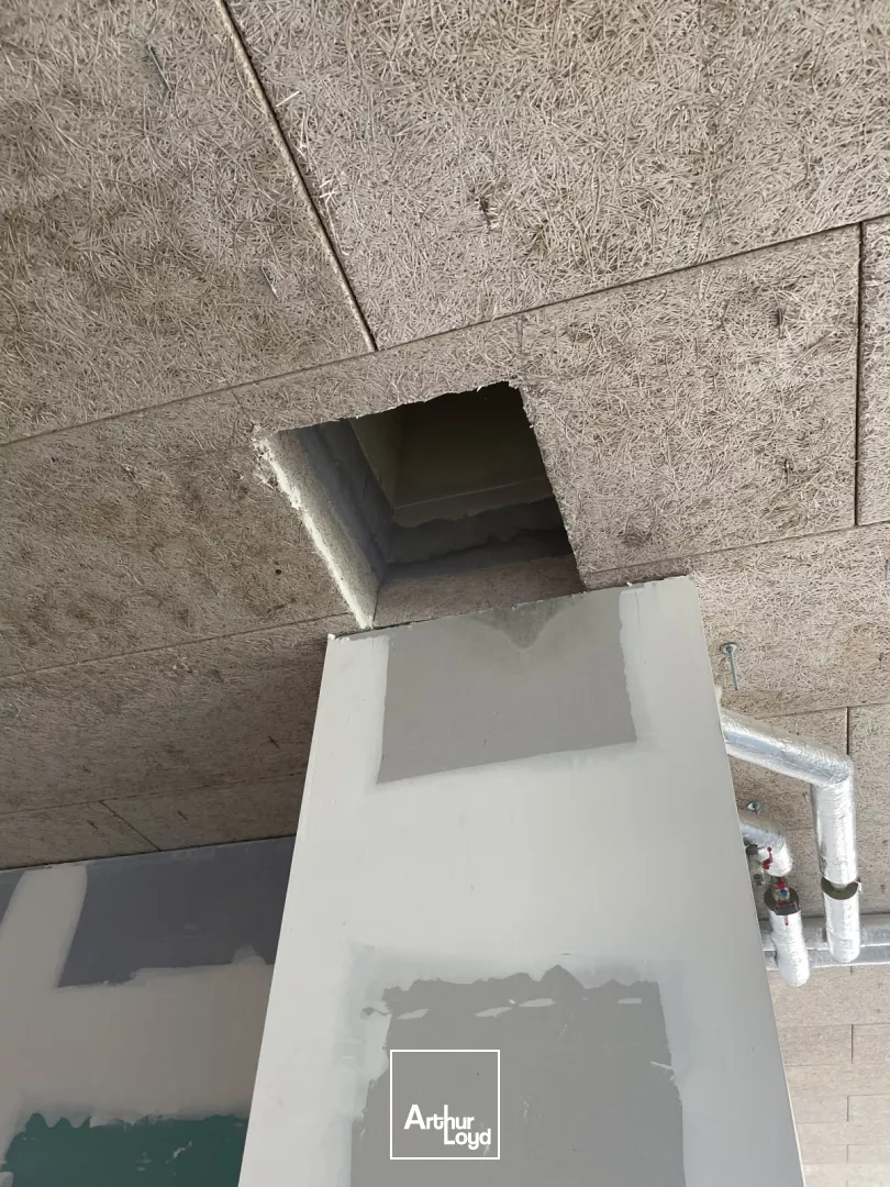 Rez-de-chaussée commercial à Louer de environ 132 m2 - Secteur Villeneuve d'Ascq. 