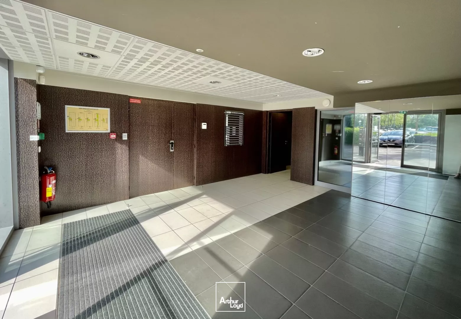 Surface 393 m2 à Louer - Proche du Tramway -Grands Boulevards 