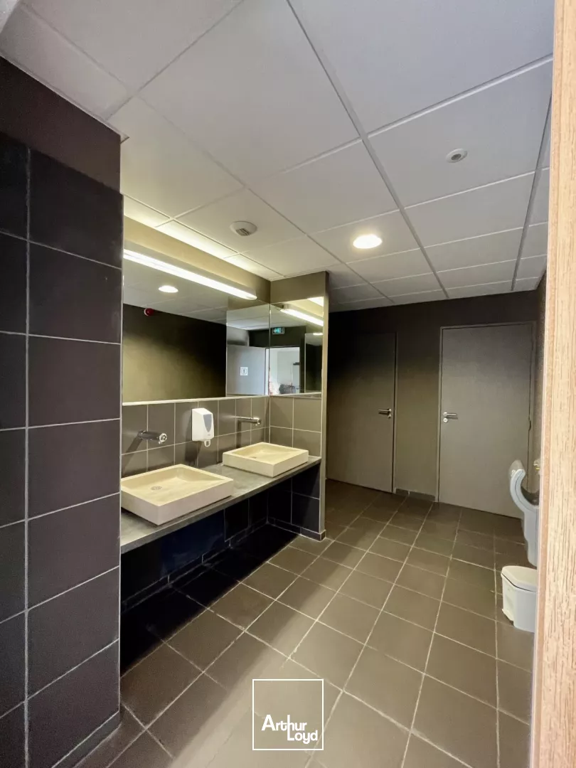 Surface 393 m2 à Louer - Proche du Tramway -Grands Boulevards 