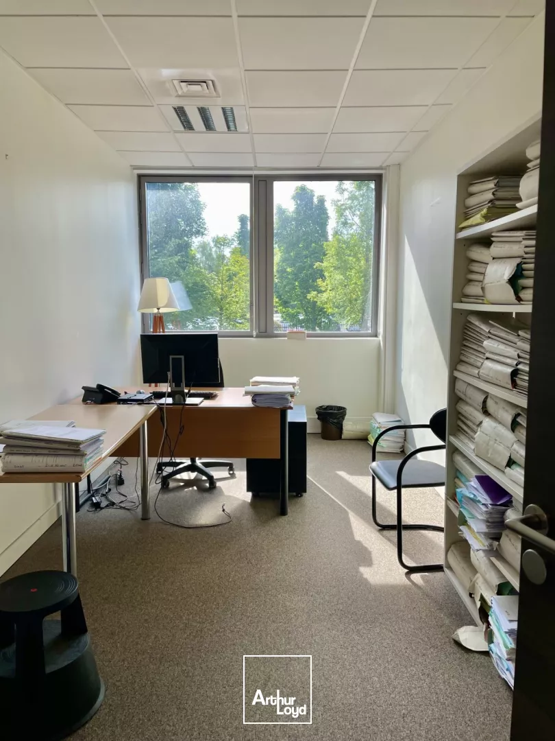 Surface 393 m2 à Louer - Proche du Tramway -Grands Boulevards 