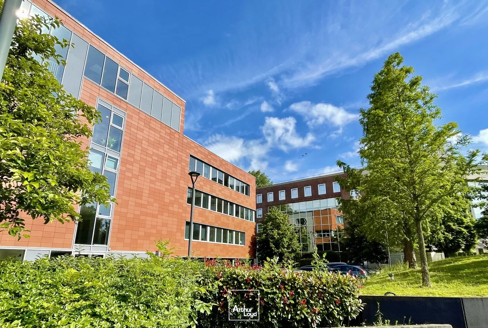 Surface 393 m2 à Louer - Proche du Tramway -Grands Boulevards 