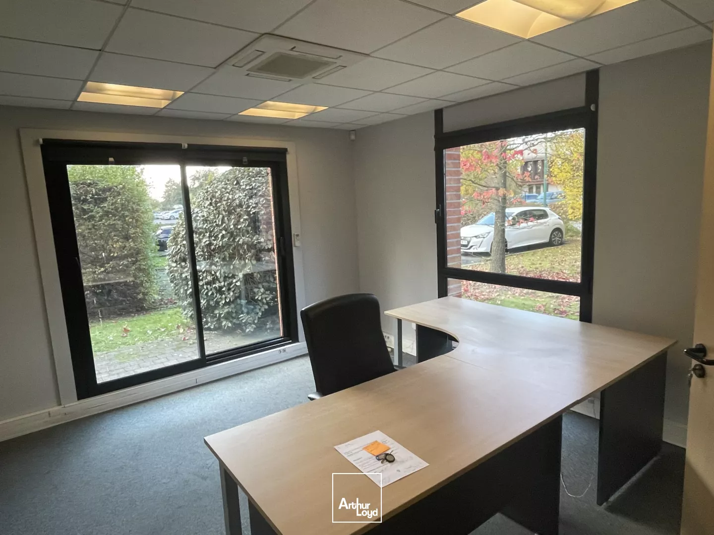 Entrepôt & Bureaux à Louer Wambrechies - Parkings