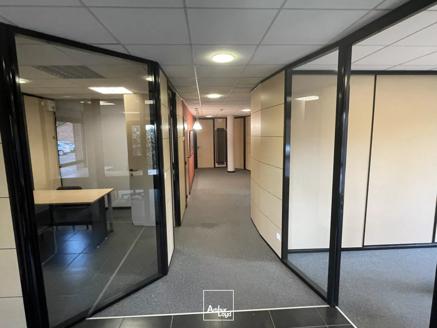 Entrepôt & Bureaux à Louer Wambrechies - Parkings