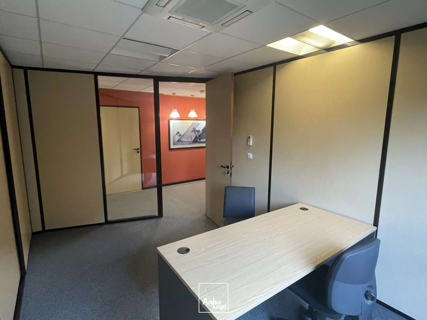 Entrepôt & Bureaux à Louer Wambrechies - Parkings