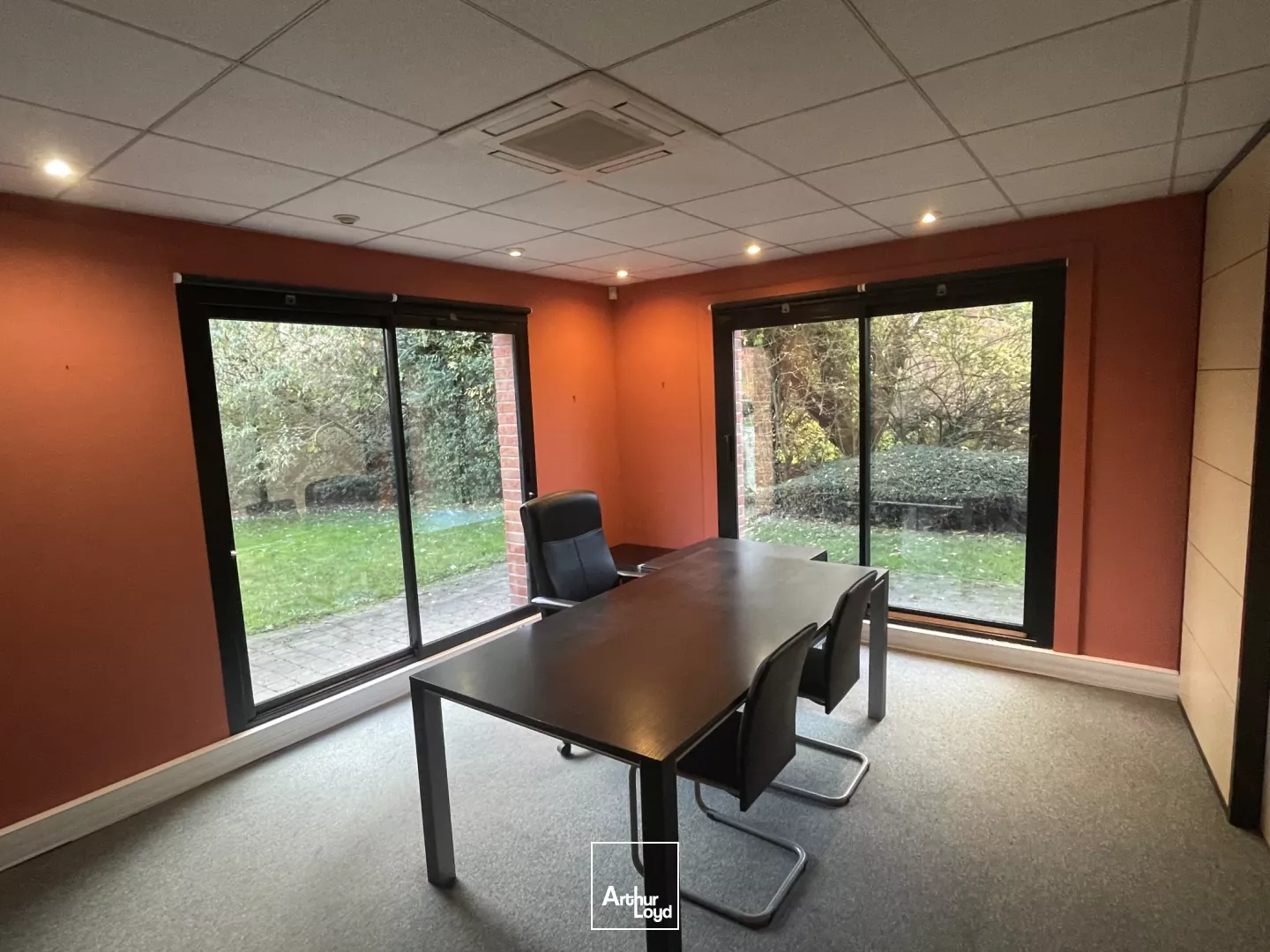 Entrepôt & Bureaux à Louer Wambrechies - Parkings