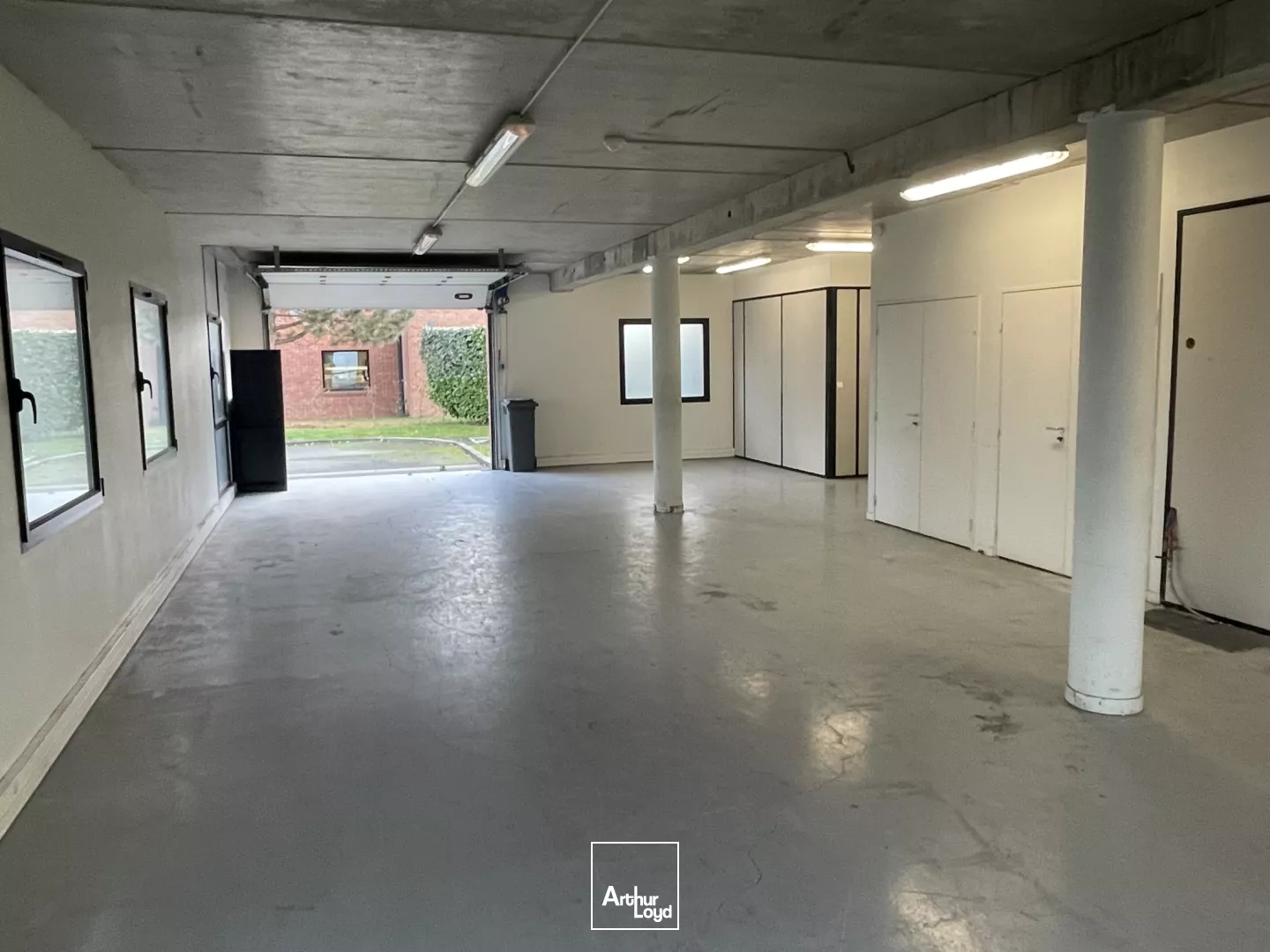 Entrepôt & Bureaux à Louer Wambrechies - Parkings