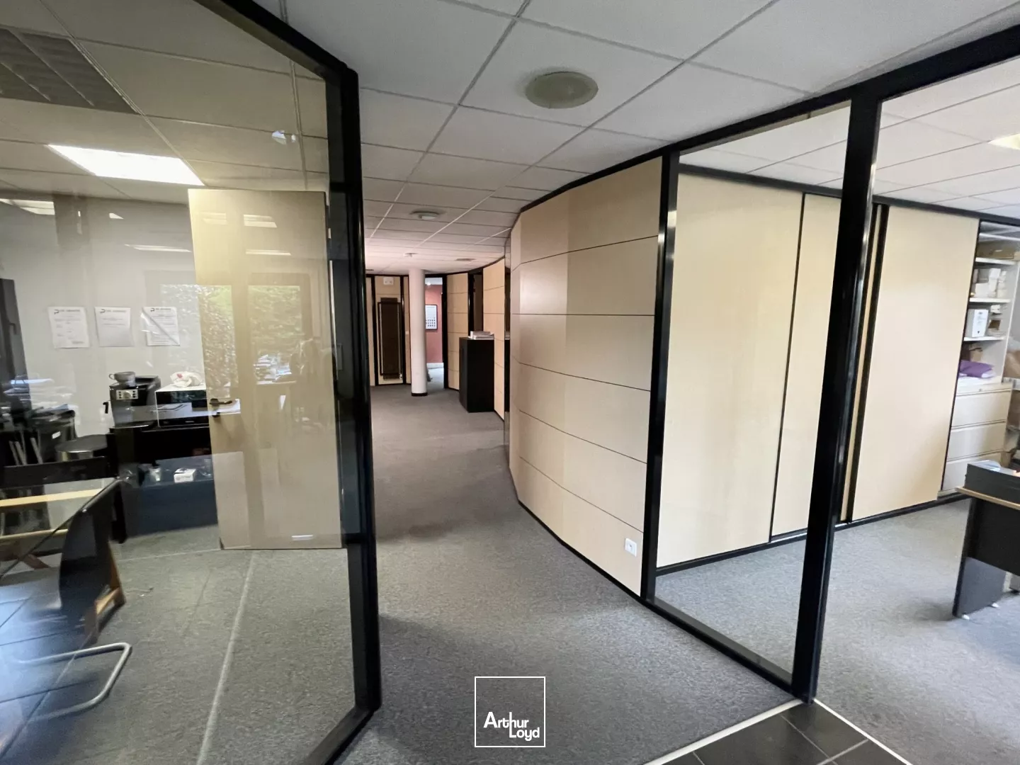 Entrepôt & Bureaux à Louer Wambrechies - Parkings