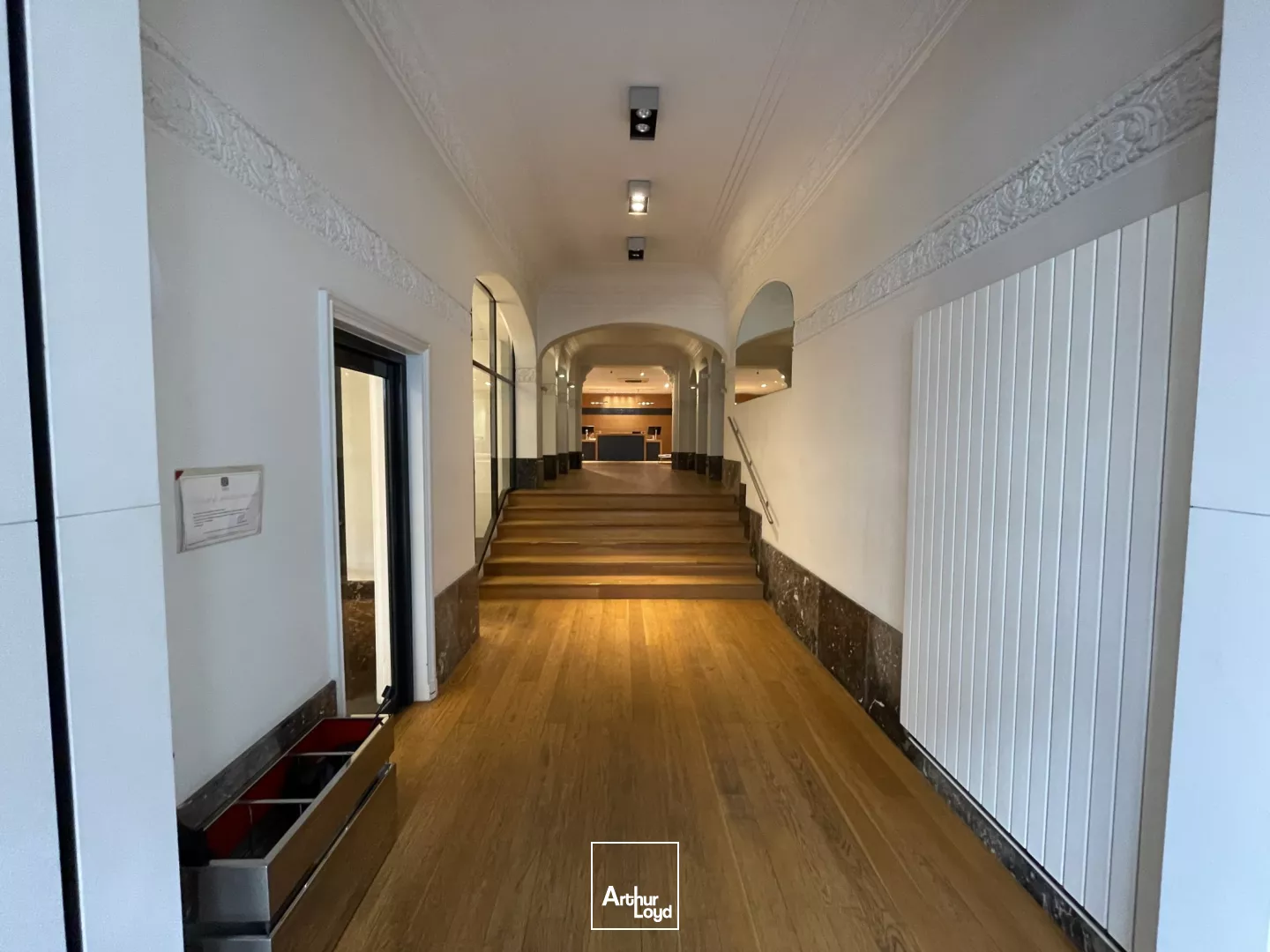 À LOUER - Plateau de bureaux de 143 m² et Local commercial de 288 m2 dans un immeuble de standing - Rue Nationale