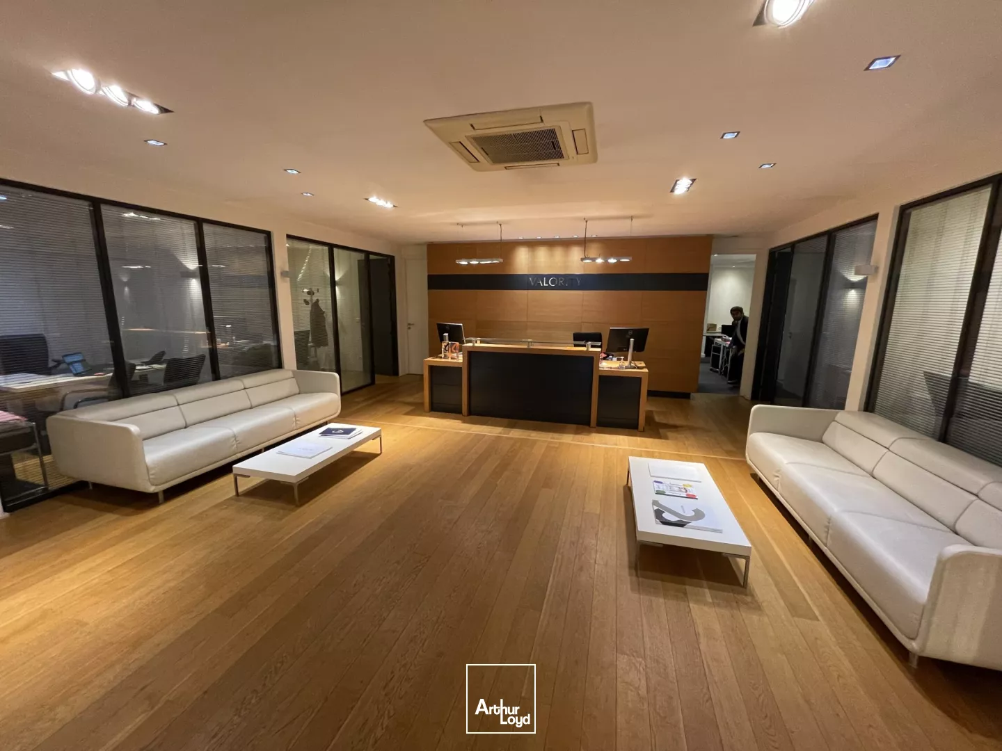 À LOUER - Plateau de bureaux de 143 m² et Local commercial de 288 m2 dans un immeuble de standing - Rue Nationale