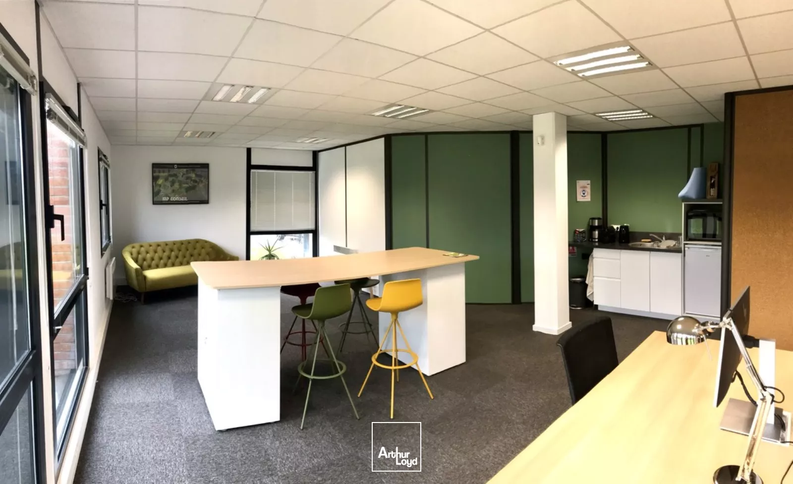 Bureaux à louer - Wambrechies - Rocade Nord-Ouest - Situé dans un environnement verdoyant et agréable, nous vous proposons à la location une belle surface de bureaux avec de très bonn...