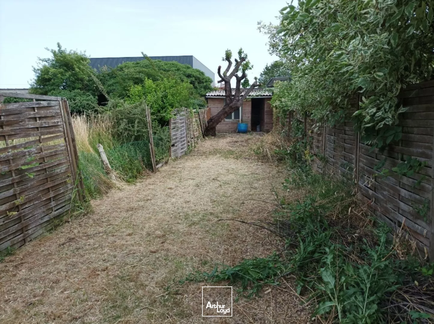 Locaux à louer avec une belle visibilité dans le centre de LOOS