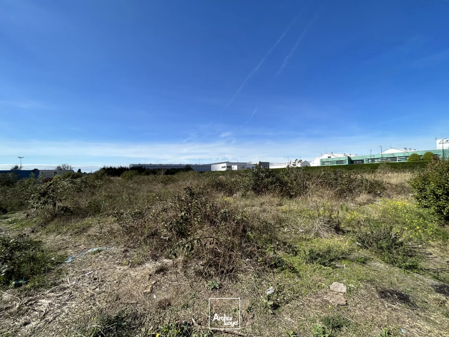 À VENDRE - ENSEMBLE IMMOBILIER À CALAIS - À PROXIMITÉ DES ZONES INDUSTRIELLES