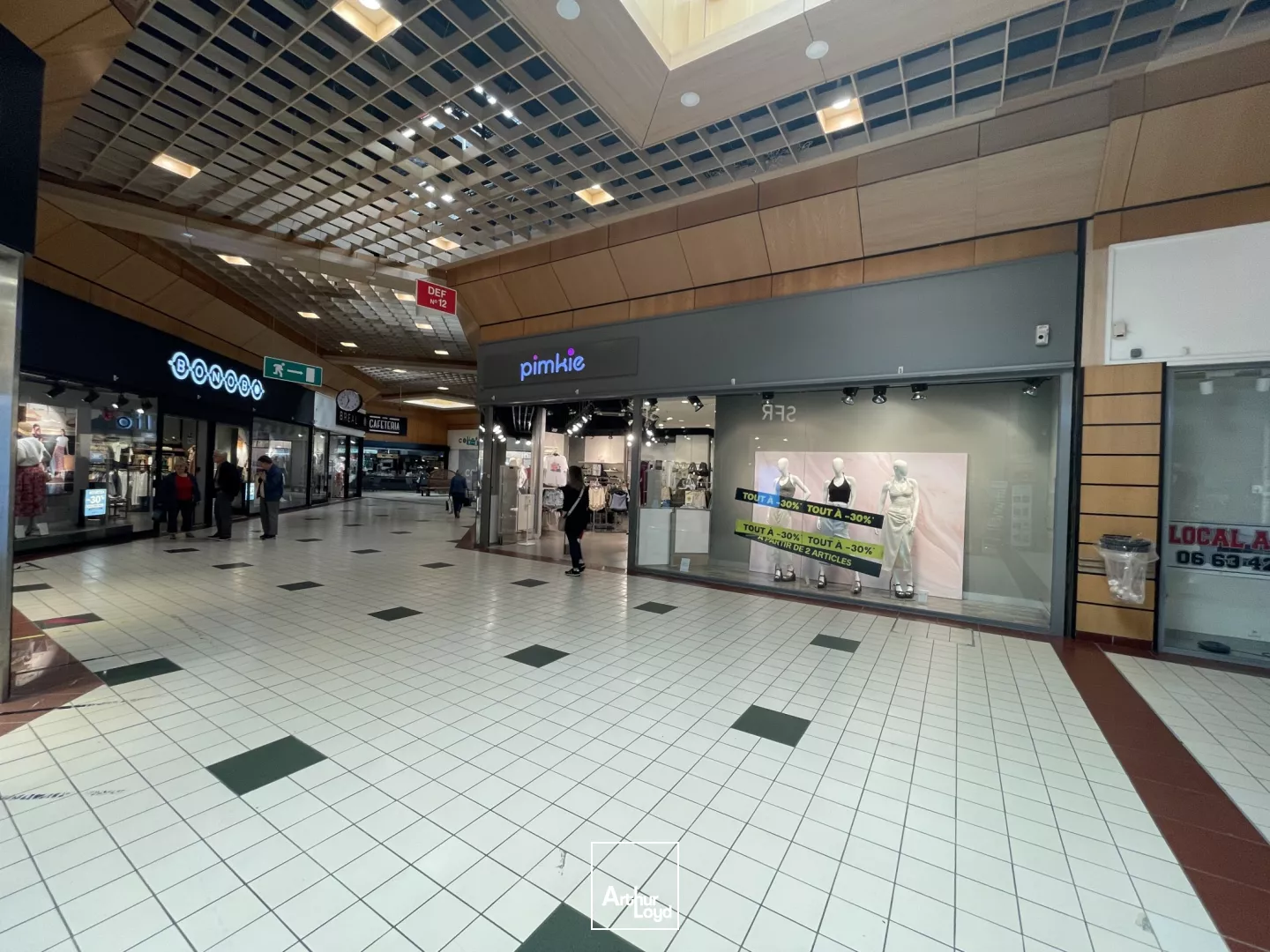 À louer : Local commercial 180 m² - Emplacement premium en galerie CORA à Bruay-la-Buissière