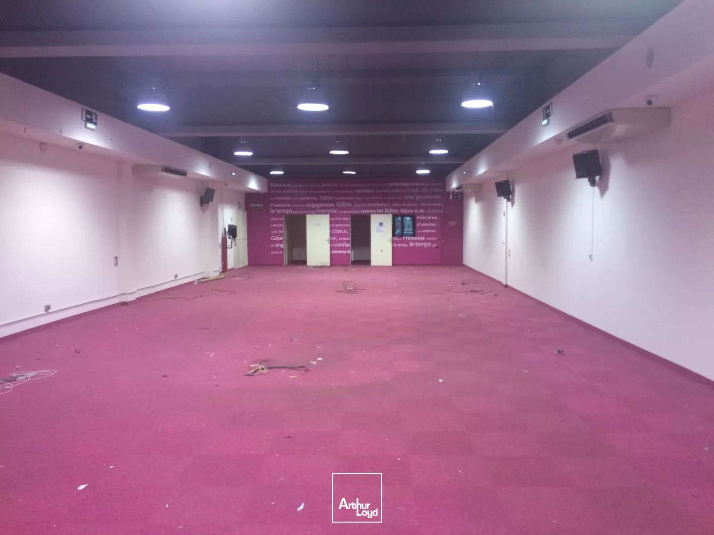 Belle cellule de 300m2 shopping valley CAMBRAI PROVILLE