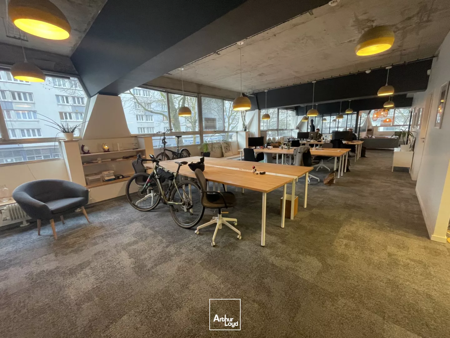 Bureaux rénovés de 200 m² à louer ou à vendre - Hyper centre de Lille, avec parkings privés