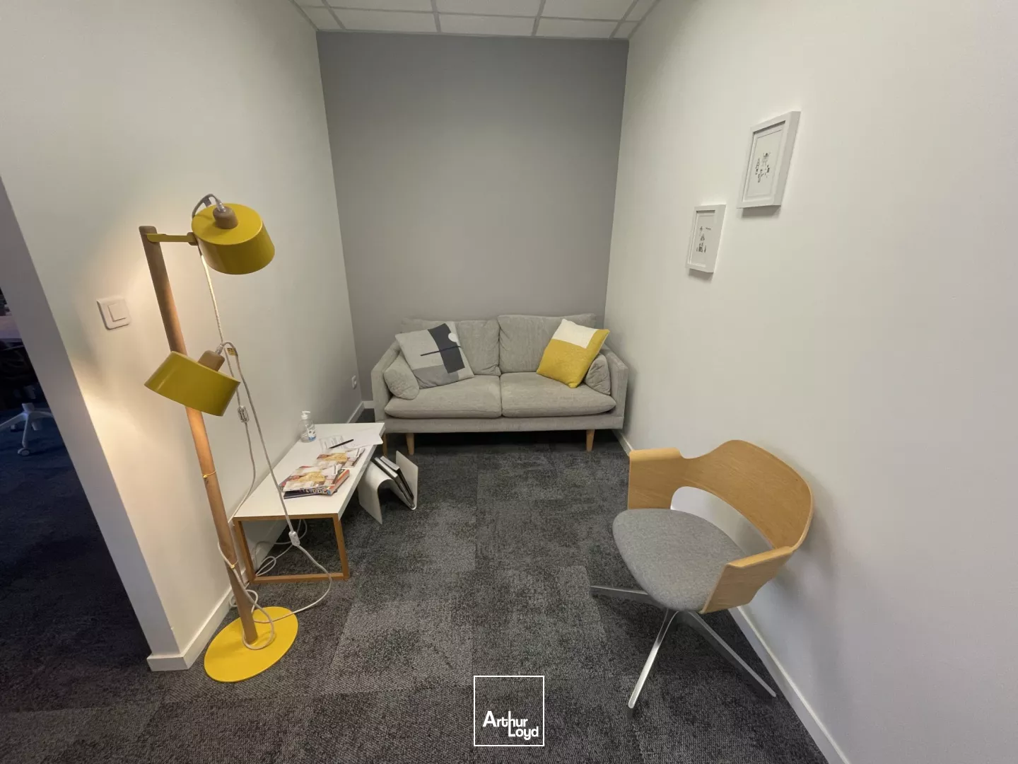 Bureaux rénovés de 200 m² à louer ou à vendre - Hyper centre de Lille, avec parkings privés