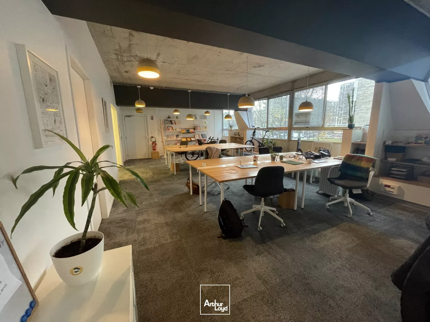 Bureaux rénovés de 200 m² à louer ou à vendre - Hyper centre de Lille, avec parkings privés