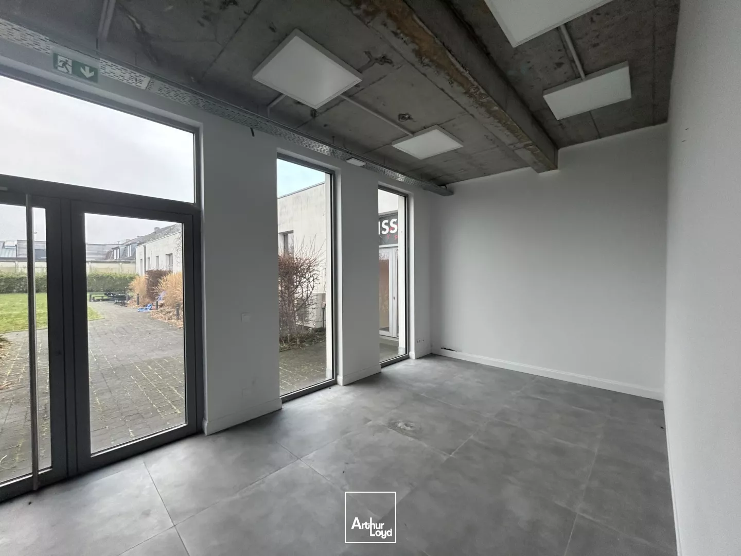 Local commercial à LOUER de environ 88 m2 en RDC à Bondues. 