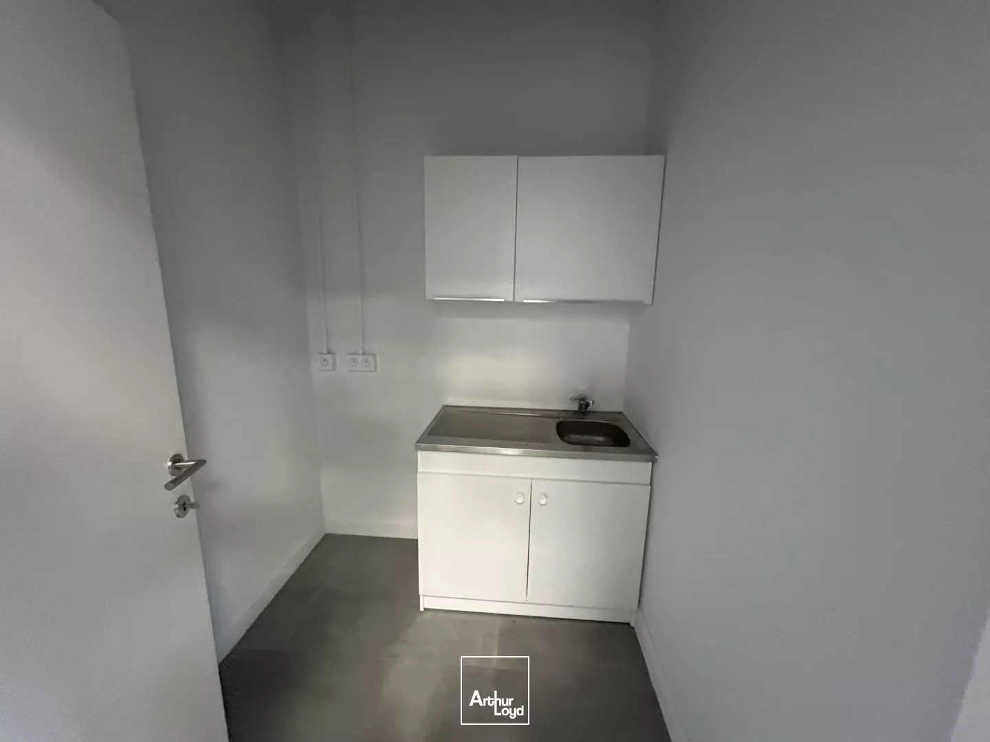 Local commercial à LOUER de environ 88 m2 en RDC à Bondues. 