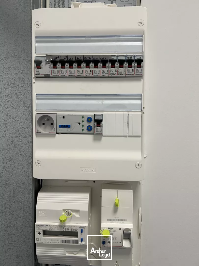 Local commercial à LOUER de environ 88 m2 en RDC à Bondues. 