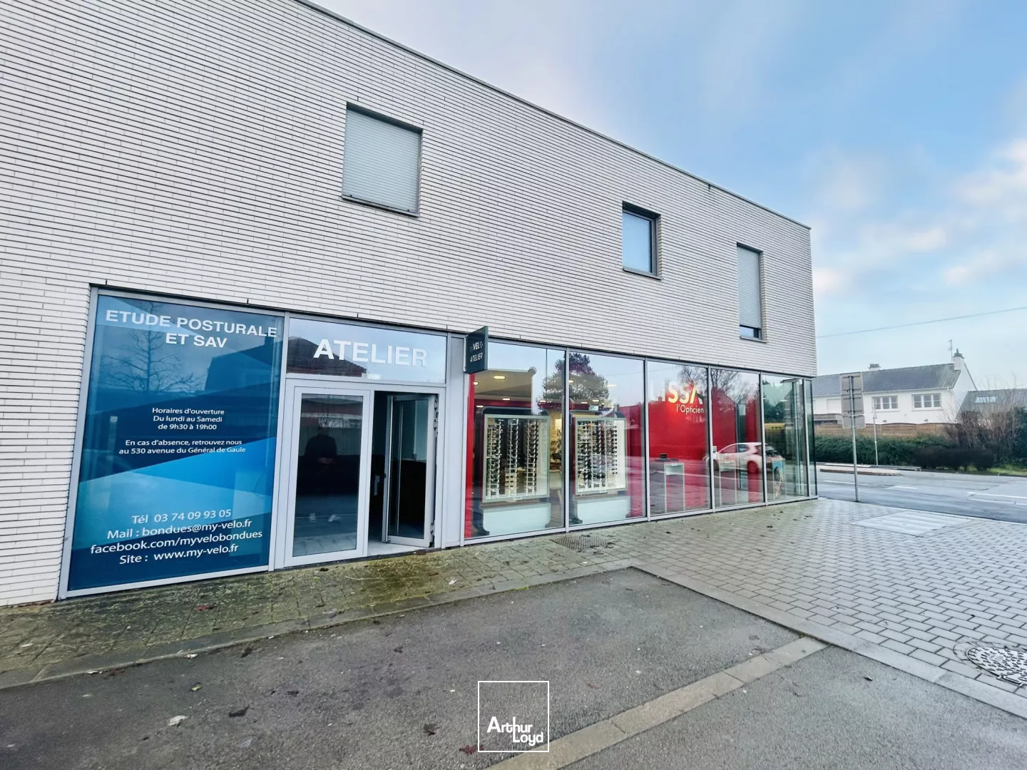 Local commercial à LOUER de environ 88 m2 en RDC à Bondues. 