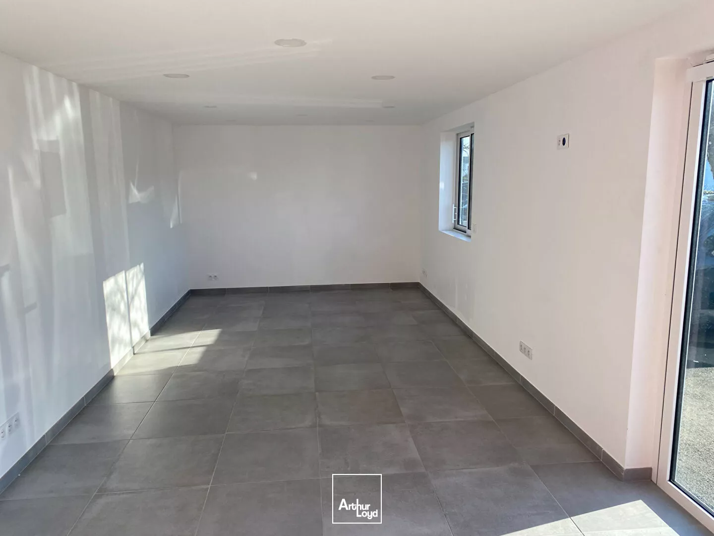 A louer Local d'activité 110 m² ZAC AYTRE NORD