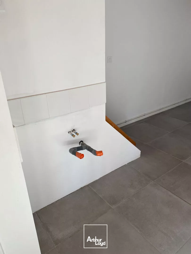 A louer Local d'activité 110 m² ZAC AYTRE NORD